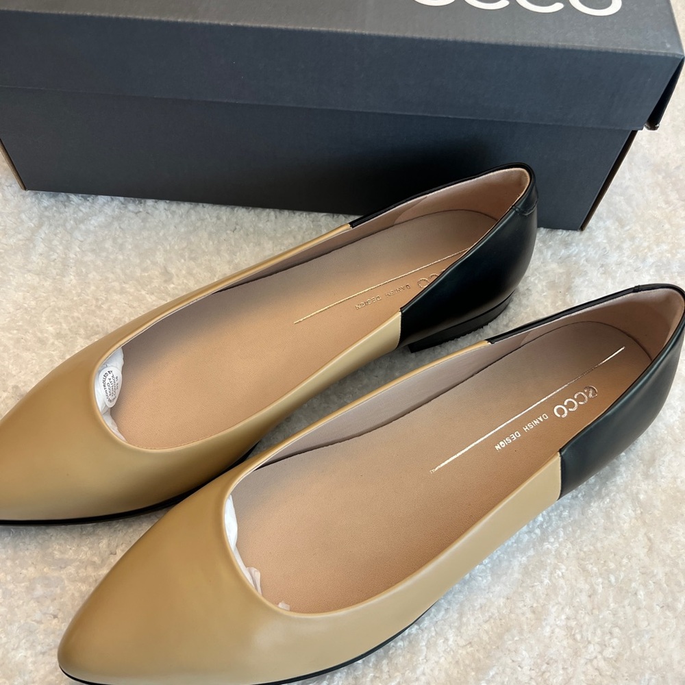 Ecco Two-Tone Tan and Black Leather Flats